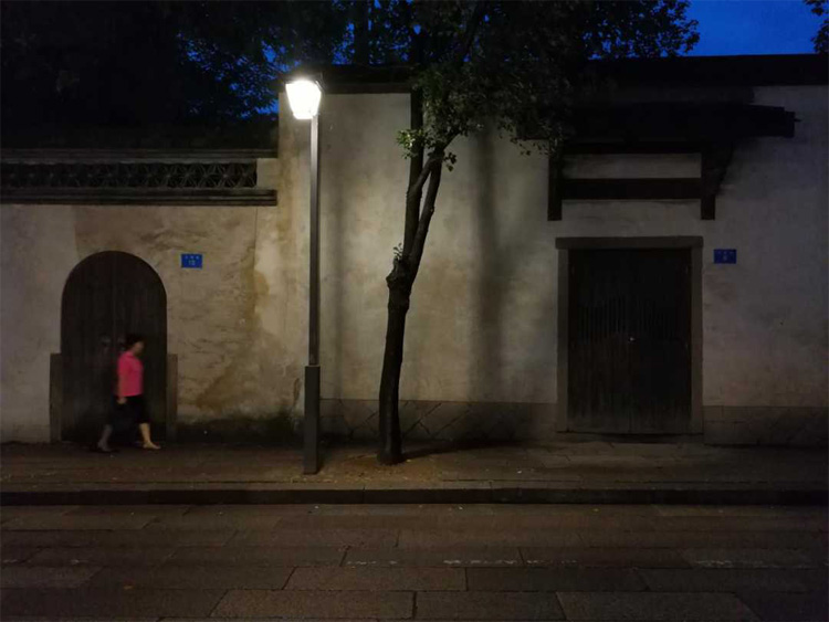 街道标志物照明